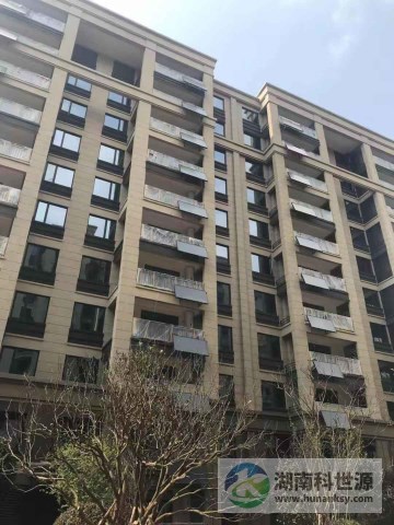 陽臺壁掛太陽能熱水器